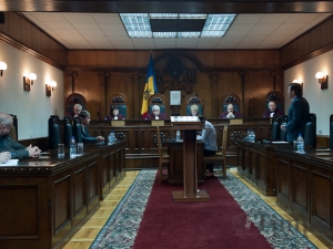 Prima şedinţă publică la Curtea Constituţională